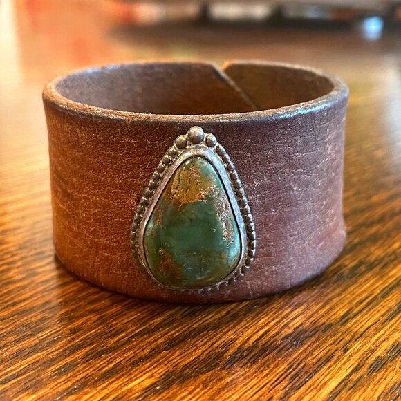 Leather cuff bracelet with authentic turquoise stone - Picture 1 of 6